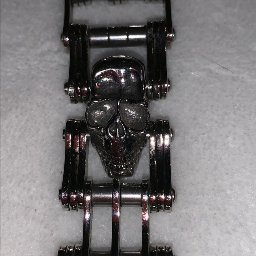 Who loves Skulls? This Girl! Are u Unique? I am